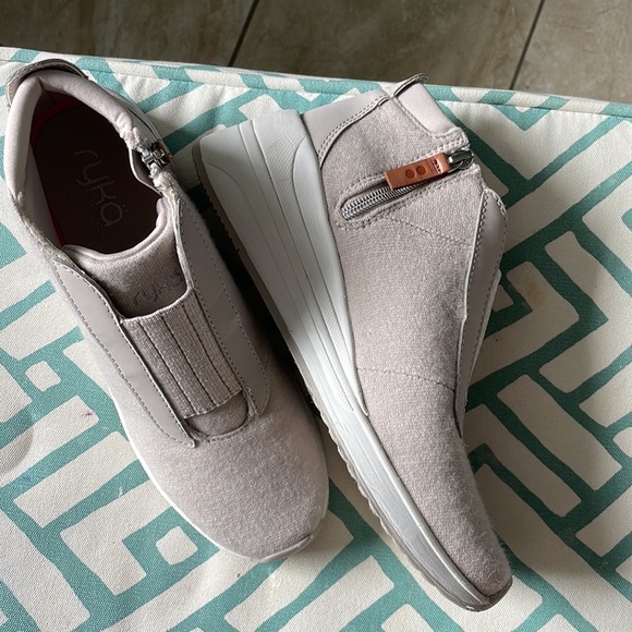 Ryka wedge Slip-On Wool Sneaker Boots size 8.5 - Picture 7 of 11